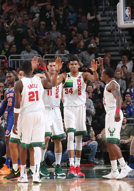 战火重燃！密尔沃基雄鹿vs纽约尼克斯