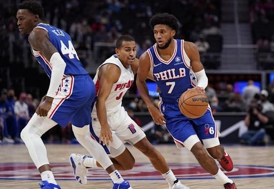 底特律活塞 vs. 费城76人：NBA常规赛中的激烈对决
