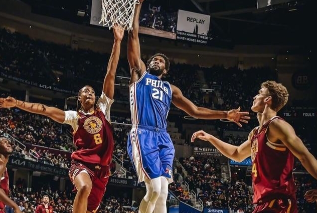 敌我对决！费城76人VS克里夫兰骑士，NBA最新鲜血液的碰撞