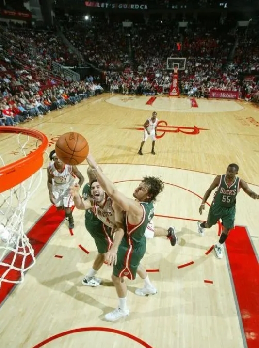 NBA常规赛！休斯顿火箭VS密尔沃基雄鹿，你准备好了吗？