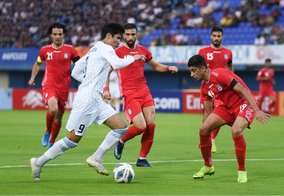 穆哈拉米带领伊朗队逆袭，亚洲杯开启传奇！