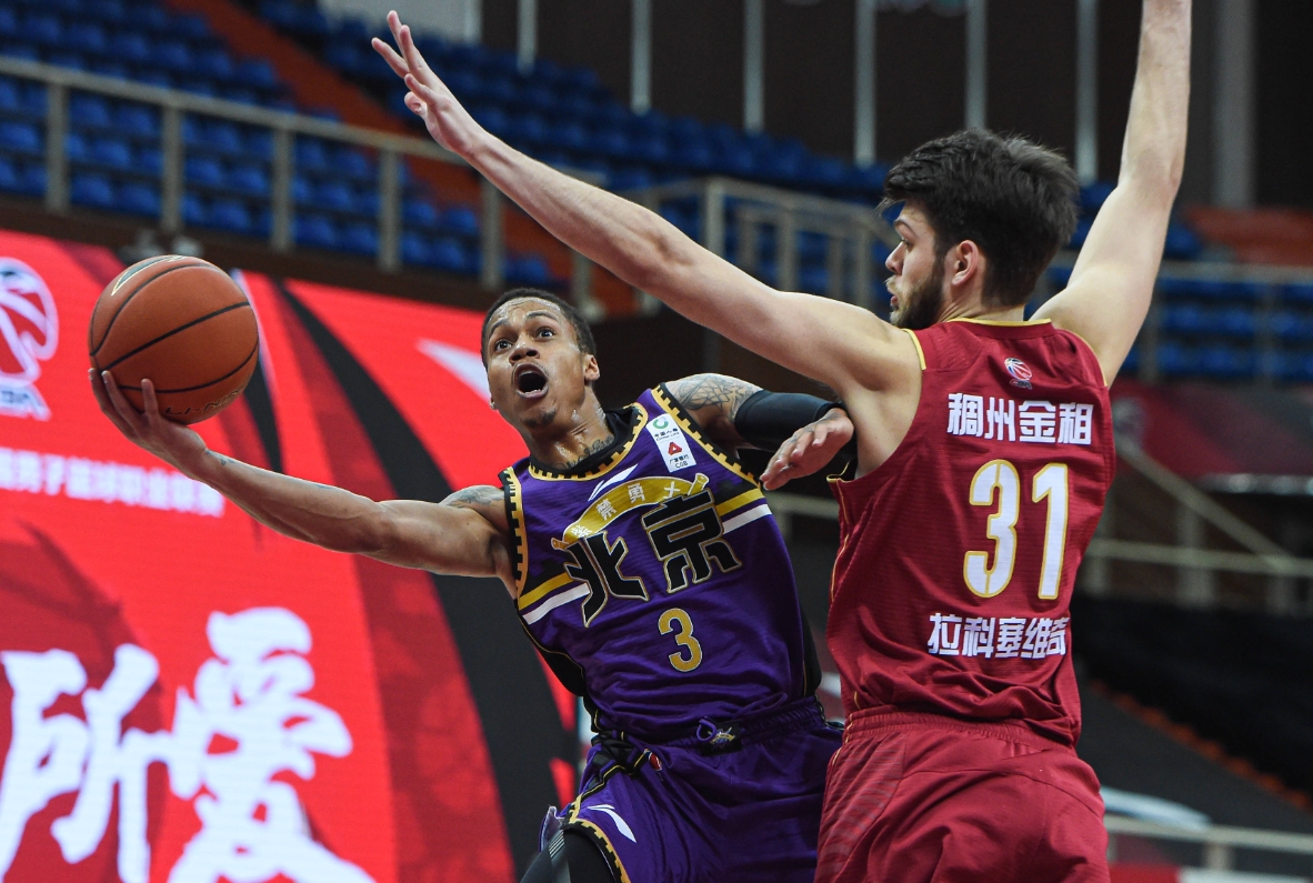 CBA热血对决：北京控股VS浙江稠州金租，一触即发！