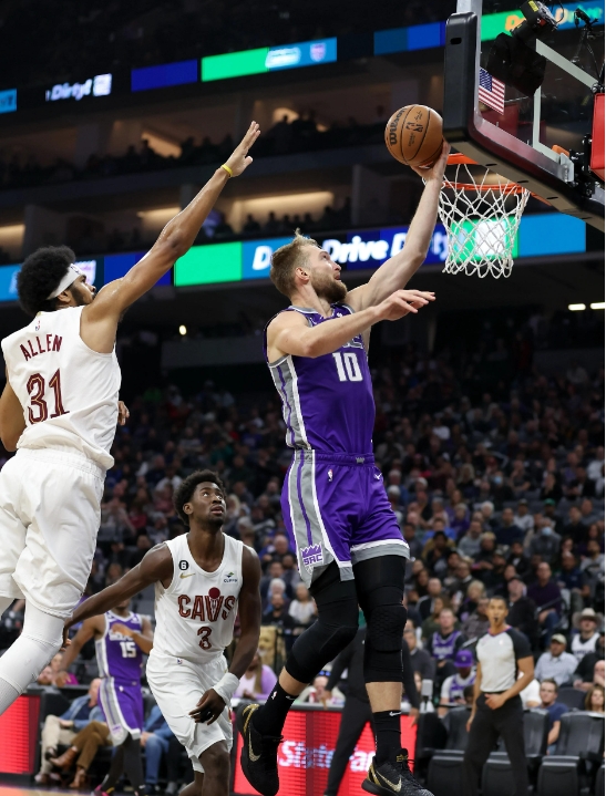 唇枪舌剑！纽约尼克斯VS新奥尔良鹈鹕，NBA最火爆对决