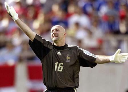 2004年欧洲杯上的巴特斯：传奇门将的荣耀与坚守
