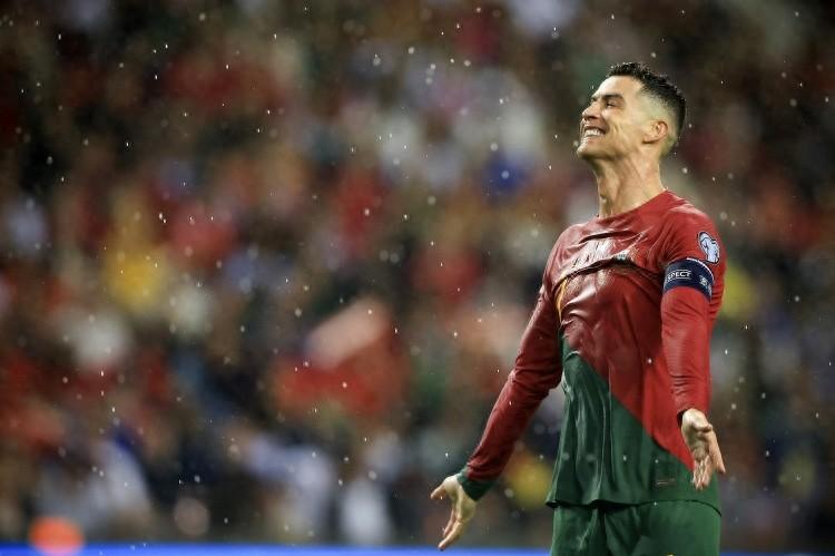 葡萄牙国家队公布欧洲杯26人名单，新老交替展新貌