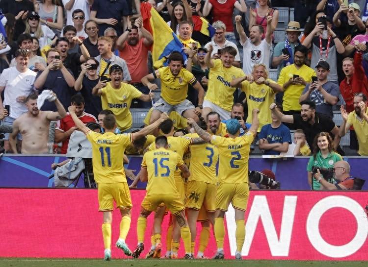 罗马尼亚创纪录大胜：欧洲杯小组赛首轮3-0击败乌克兰