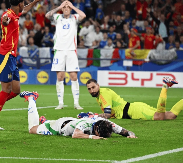 欧洲杯焦点战现意外，意大利收获首个乌龙