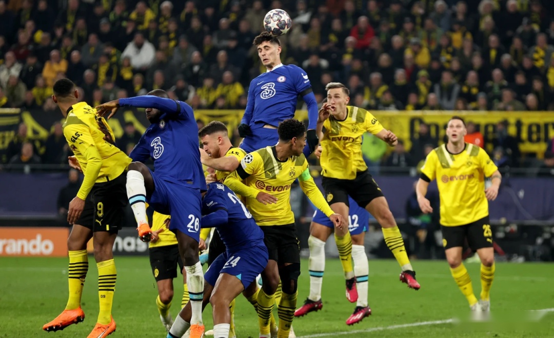 藍(lán)軍風(fēng)暴：切爾西歐冠賽場(chǎng)的青春逆襲傳奇