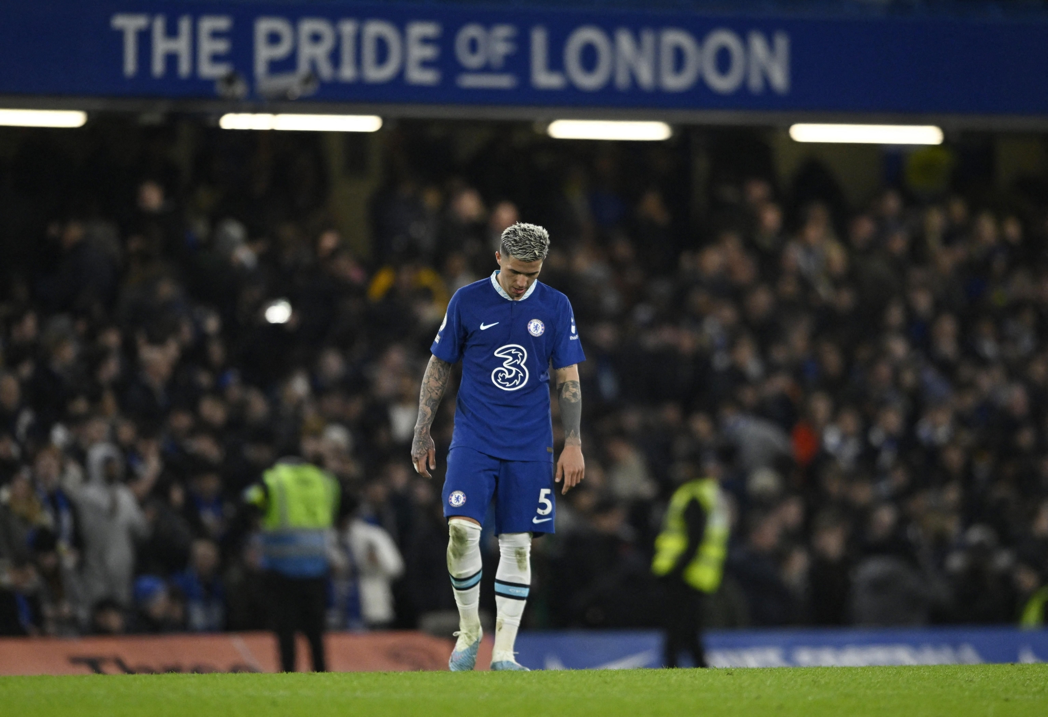 斯坦福橋的藍(lán)色風(fēng)暴：切爾西歐冠征途的青春狂想曲