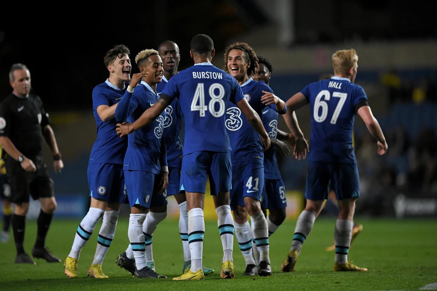 藍(lán)軍風(fēng)暴：切爾西歐冠賽場(chǎng)的青春逆襲傳奇