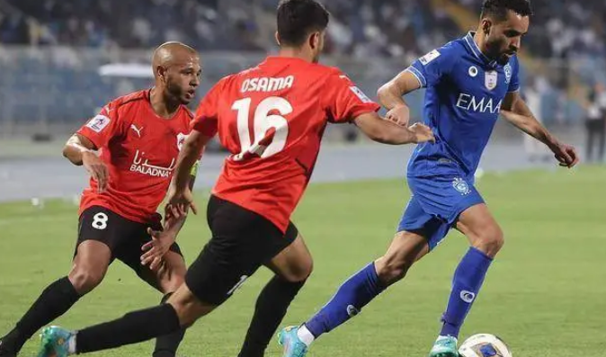 欧冠寒夜对决:凯拉特硬撼奥林匹亚科斯